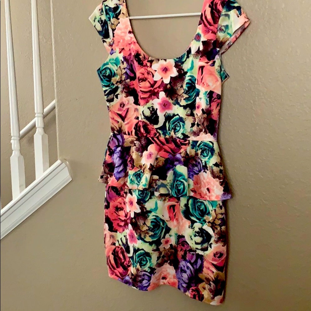 Floral mini dress with cap sleeves